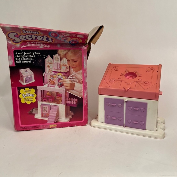 1984‎ Sweet Secrets Galoob Jewelry Box Doll House & Accessories With Box - Picture 1 of 16